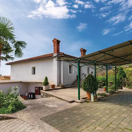 1 Bedroom Amazing In Apartman Ičići