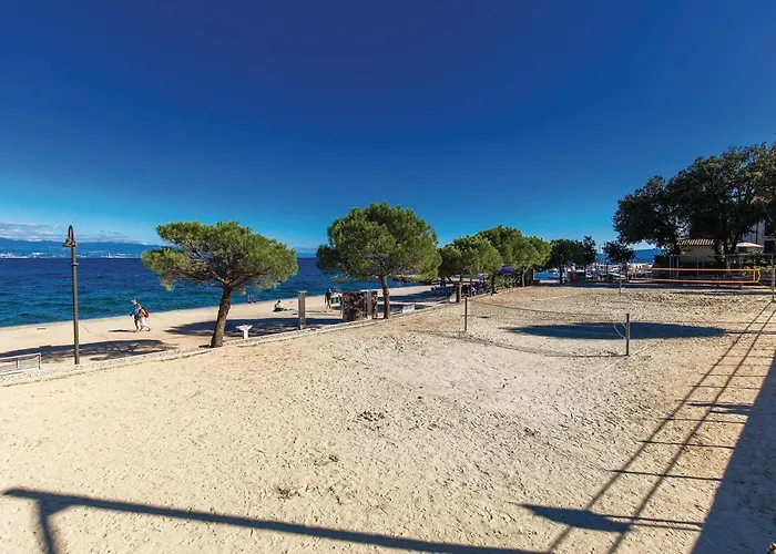 Διαμέρισμα 1 Bedroom Awesome In Ičići