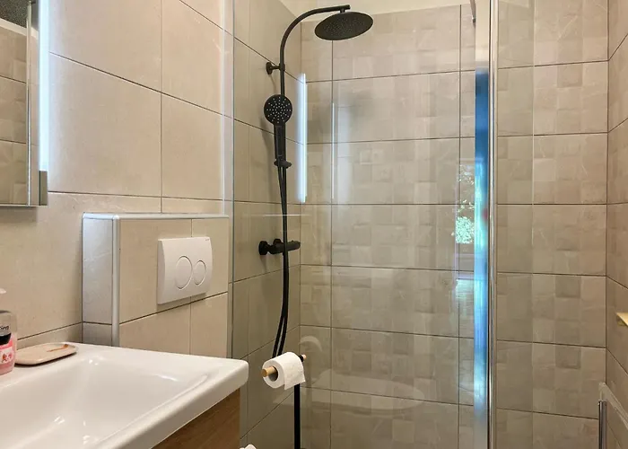 Διαμέρισμα 1 Bedroom Awesome In Ičići
